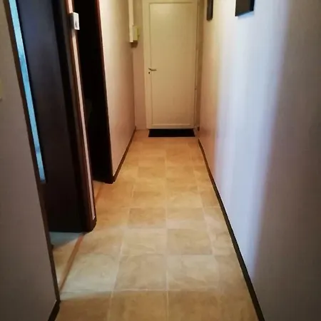 Llapasset Apartment *