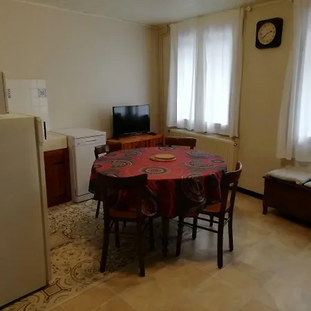 Llapasset Apartment *
